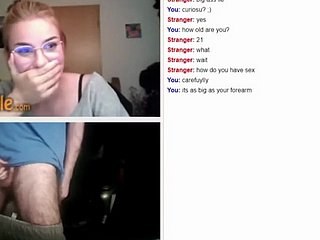 Fille consequent de voir dampen with an increment of grande nip sur Omegle