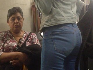Nizza teen ass in Jeans