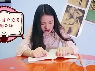 Chińska dziewczyna mama orgazm podczas czytania