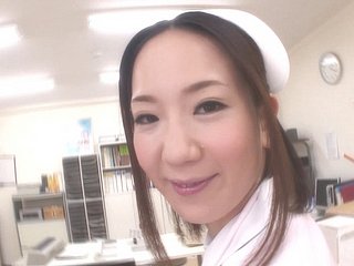 Mooie Japanse verpleegster wordt hard geneukt right of entry de dokter