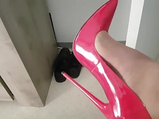 My become man whith extreme white-hot heels