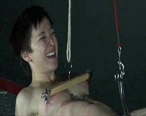 Japanische BDSM und Boob Torture