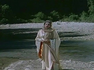 Samira Toufik dalam parka 'Bento Aantar'